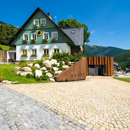 Slunecnice & Panorama Restaurant Farma Špindlerŭv Mlýn