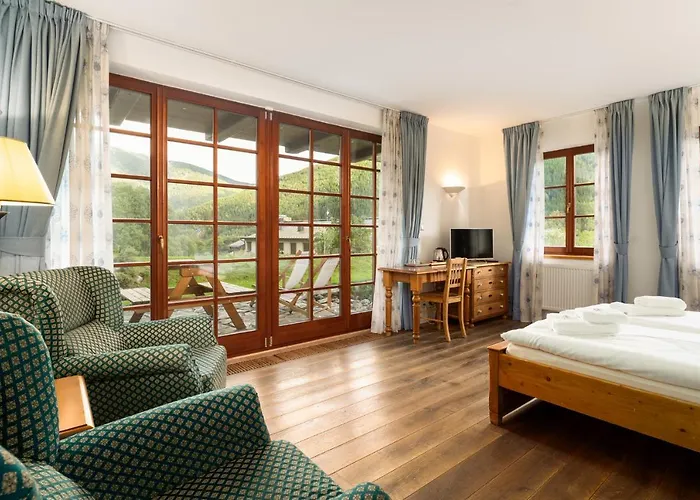 Gasthuis Slunecnice & Panorama Restaurant Farma 3*