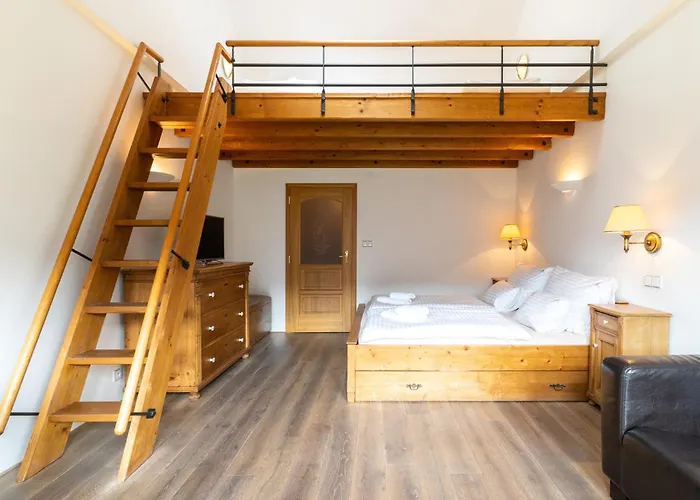 Slunecnice & Panorama Restaurant Farma 3*