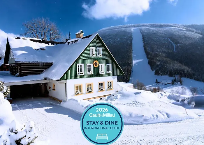 Slunecnice & Panorama Restaurant Farma 3*