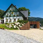 ゲストハウス Slunecnice & Panorama Restaurant Farma スピンドレルフ・ムリン