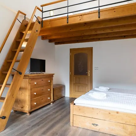 Slunecnice & Panorama Restaurant Farma Penzion