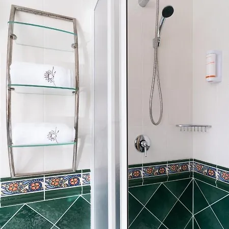 Slunecnice & Panorama Restaurant Farma Penzion 3*