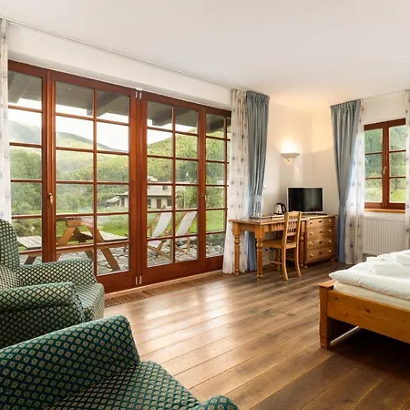 Guest house Pension Slunecnice & Panorama Restaurant Farma 3*