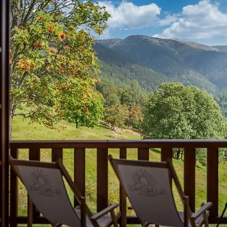 Slunecnice & Panorama Restaurant Farma 4* Шпіндлерув-Млин