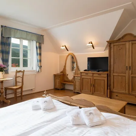 Slunecnice & Panorama Restaurant Farma Pensionat