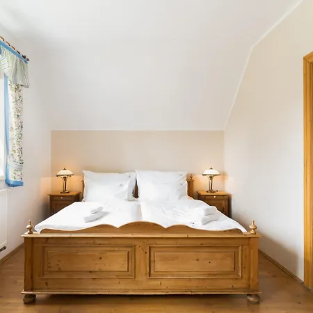 Guest house Pension Slunecnice & Panorama Restaurant Farma 3*