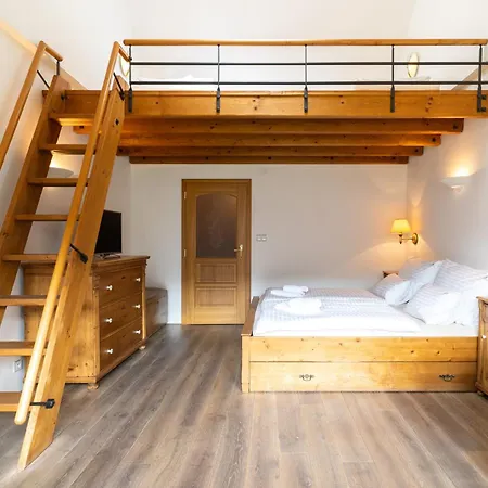 Slunecnice & Panorama Restaurant Farma 3*