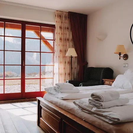 Slunecnice & Panorama Restaurace Farma Pensionat 3*