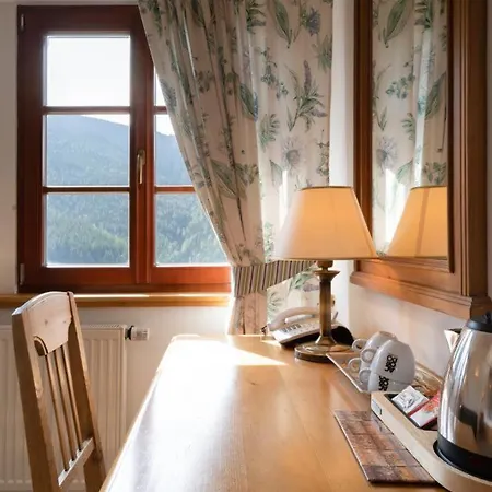 Slunečnice&panorama Restaurant Farma Maison d'hôtes 4*