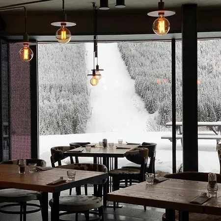 Slunecnice & Panorama Restaurant Farma 3*