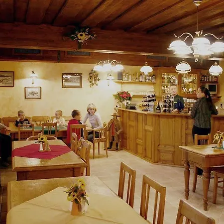 Slunecnice & Panorama Restaurant Farma Pensionat