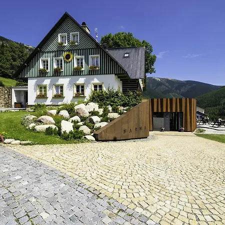 Slunecnice & Panorama Restaurace Farma Špindlerŭv Mlýn