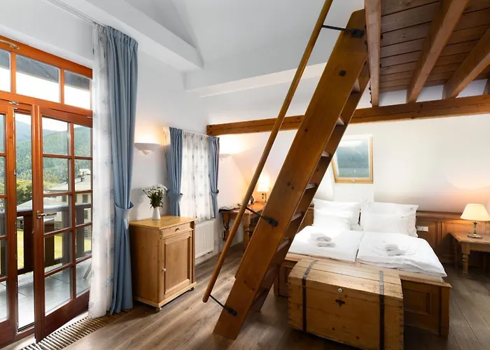 Slunecnice & Panorama Restaurant Farma 3*