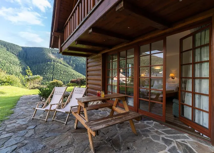 Slunecnice & Panorama Restaurant Farma 3*