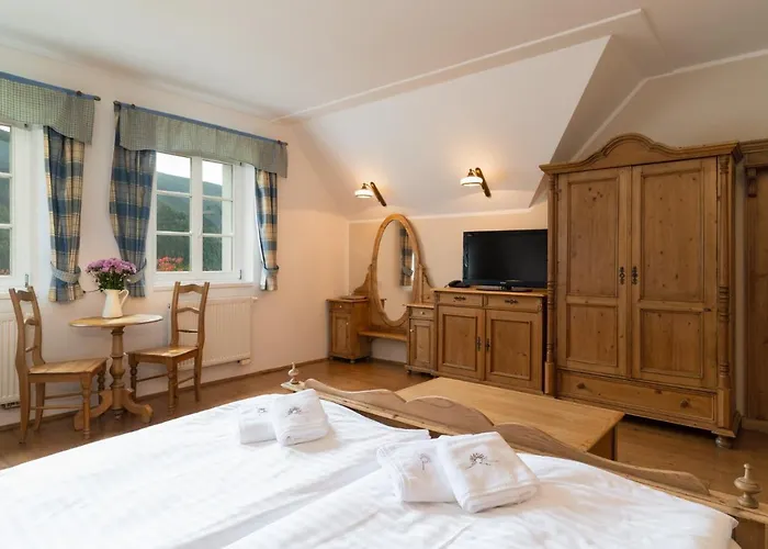 Slunecnice & Panorama Restaurant Farma 招待所