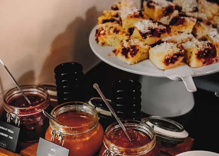 Slunecnice & Panorama Restaurant Farma 3*