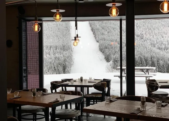 Slunecnice & Panorama Restaurant Farma 3*