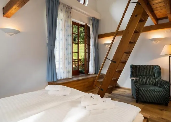 Slunecnice & Panorama Restaurant Farma 招待所