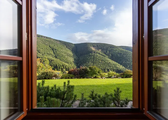 Slunecnice & Panorama Restaurant Farma Гостьовий будинок