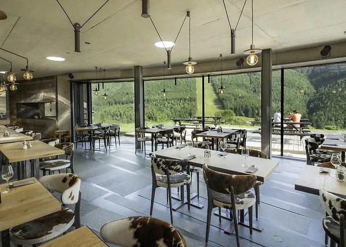 Slunecnice & Panorama Restaurant Farma Гостьовий будинок 3*